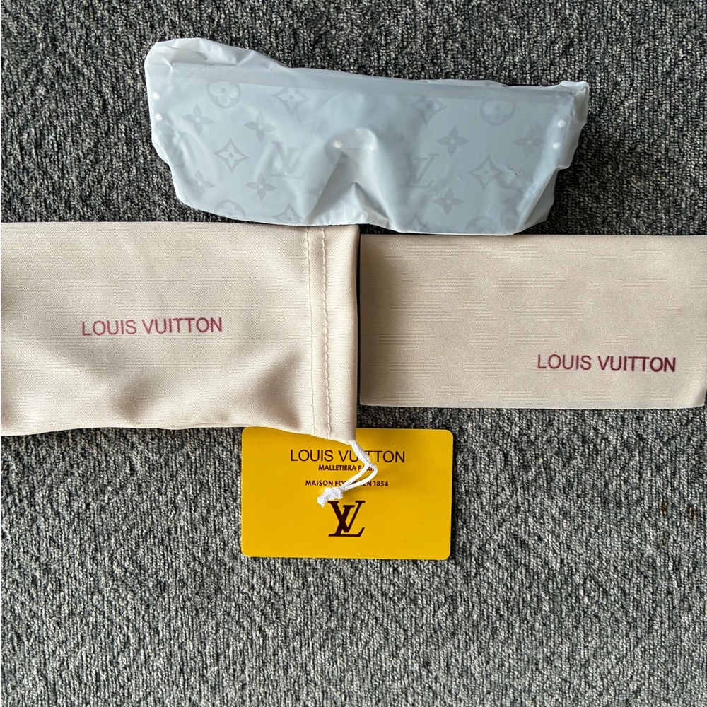 Louis Vuitton Cream and Gray Dust Bags with Yellow Card - Picture 2 of 4